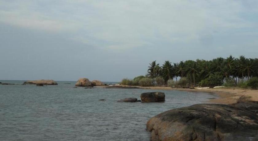 Naaval Hotel Batticaloa Kültér fotó
