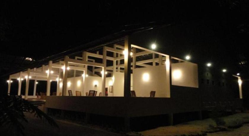 Naaval Hotel Batticaloa Kültér fotó